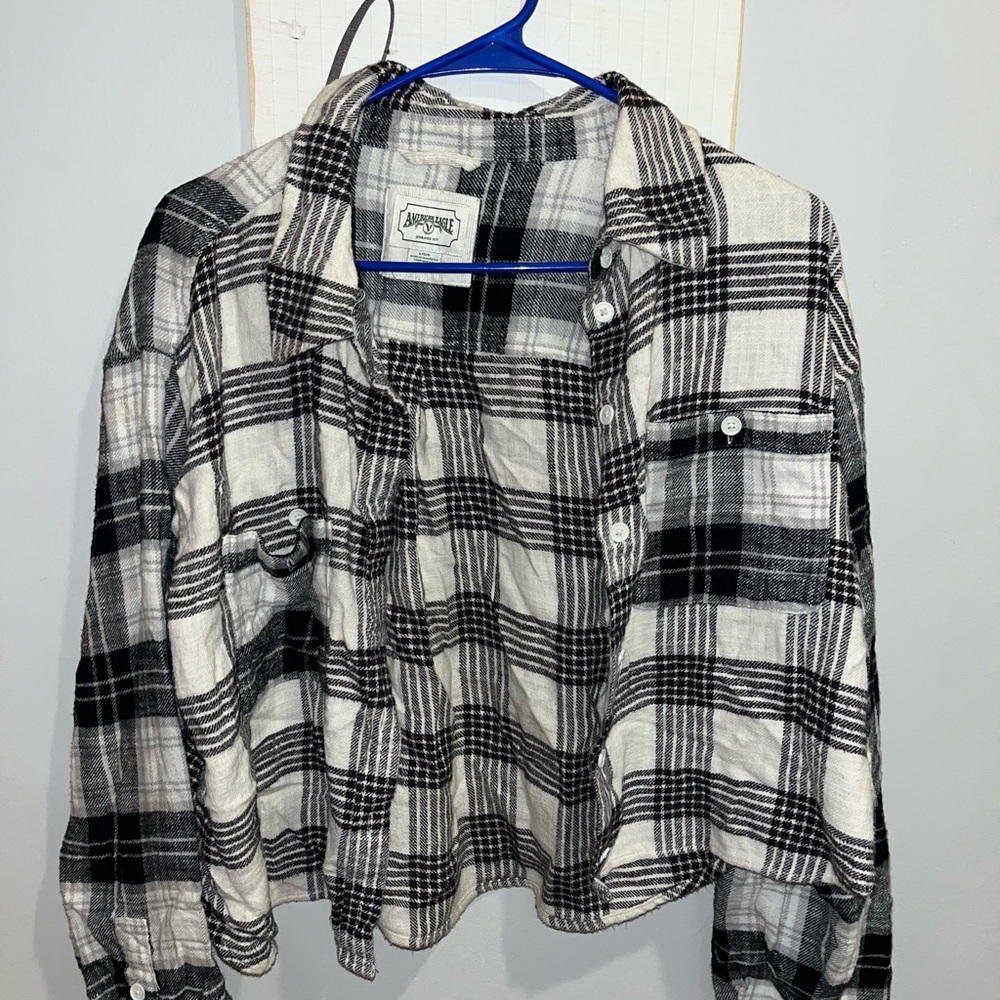 American Eagle Outfitters Black and White Cropped Plaid Button Up 🥀